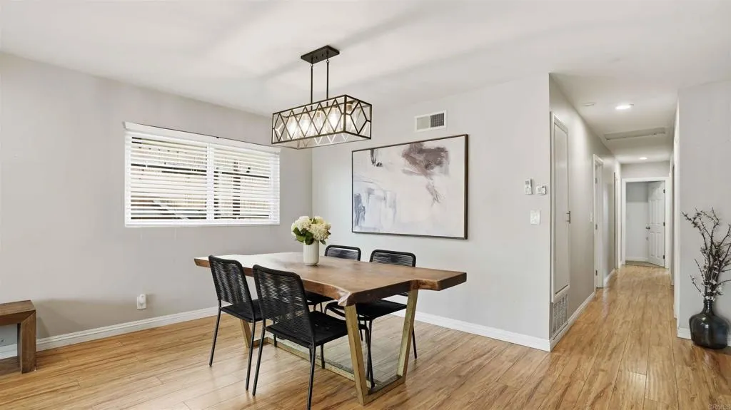 https://cdn.realtyfeed.com/cdn/127/306688336/48faa46fea6356d2750f74988bc489b3.webp