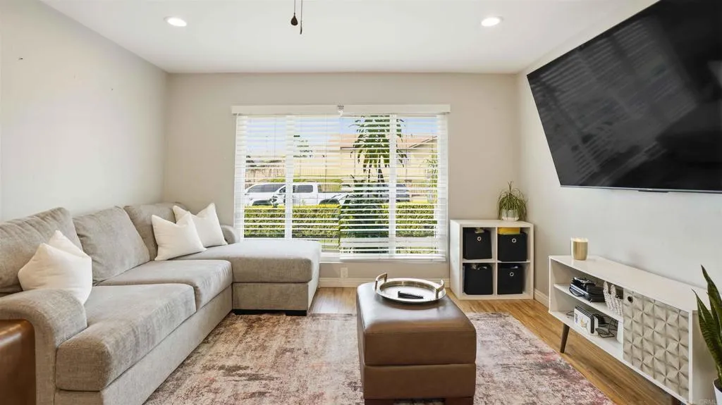 https://cdn.realtyfeed.com/cdn/127/306688336/abec16f3294447dadb178ff695b115a0.webp