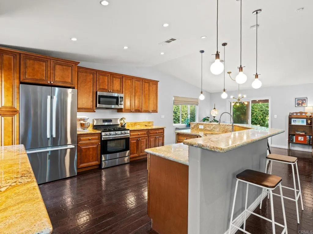https://cdn.realtyfeed.com/cdn/127/306688368/6240bbb49eb7f9666bf942081a48db86.webp