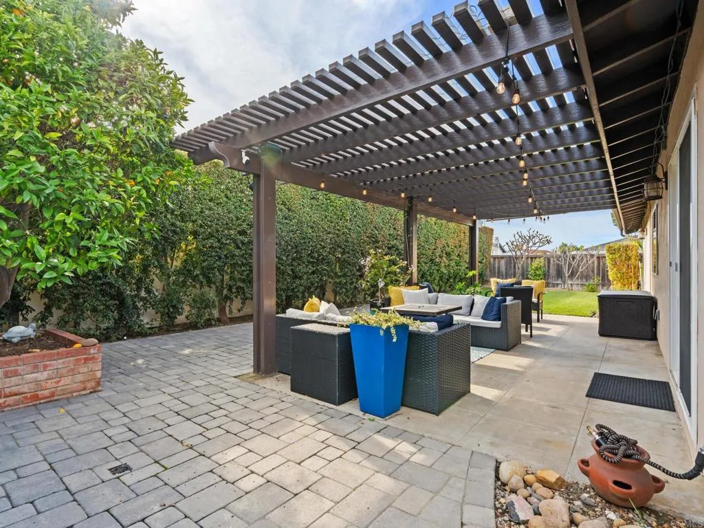 https://cdn.realtyfeed.com/cdn/127/306688368/d255619a97fa6d9abf8bd0a6f8e77798.webp