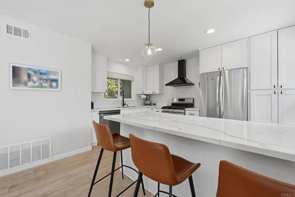 https://cdn.realtyfeed.com/cdn/127/306688373/59fe77823ba02d75bf3033f929697b0e.webp