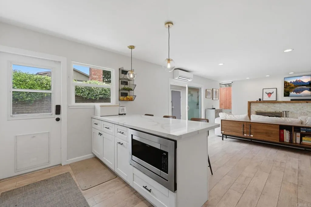 https://cdn.realtyfeed.com/cdn/127/306688373/6e4a2808e69087d52b1e3083b3aae614.webp