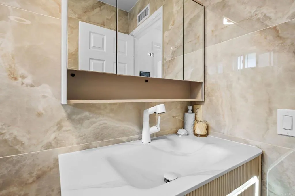 https://cdn.realtyfeed.com/cdn/127/306688469/c108bfc22198adbbf1ea6705e0a2eaee.webp