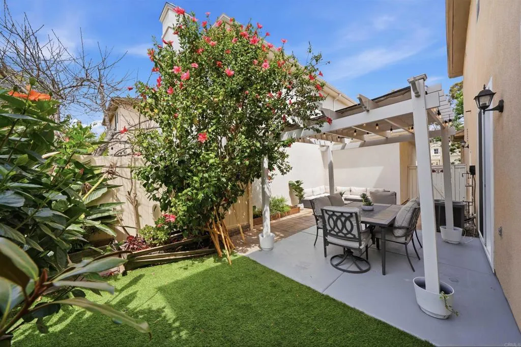 https://cdn.realtyfeed.com/cdn/127/306688501/75d8111fb4df95b9e89757264ff8f939.webp