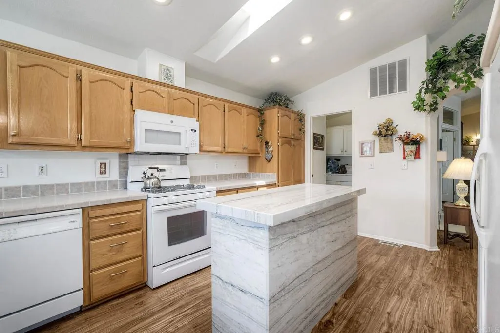 https://cdn.realtyfeed.com/cdn/127/306688539/09d55051c3669f16193c5b28bb3d0071.webp
