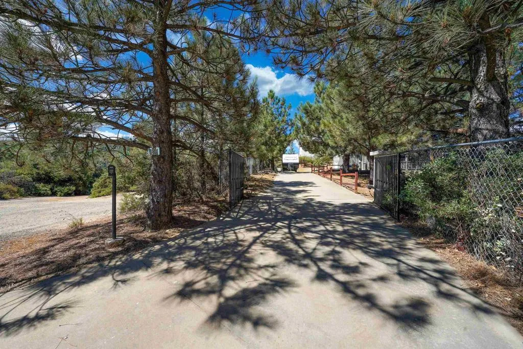 https://cdn.realtyfeed.com/cdn/127/306688568/42e8d2622c5bd4ac544bd7713a6f9ddb.webp