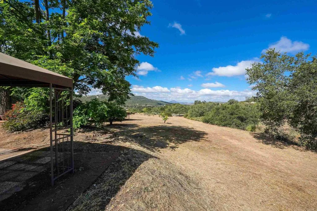https://cdn.realtyfeed.com/cdn/127/306688574/41df5f3326394532a77732e0d6515f2d.webp