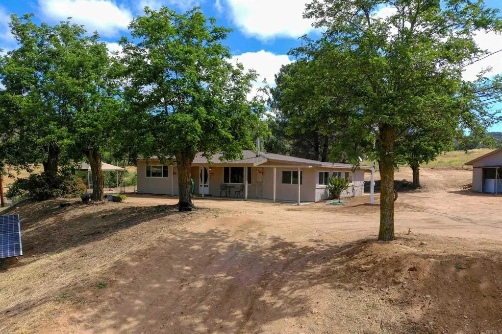 https://cdn.realtyfeed.com/cdn/127/306688574/acf380f726dd30a2485461322753d53d.webp