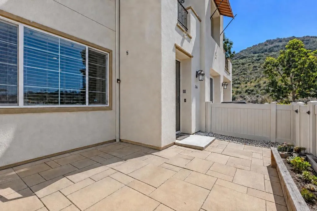 https://cdn.realtyfeed.com/cdn/127/306688576/e7c61355a90a4de864afb28f7b2210bf.webp