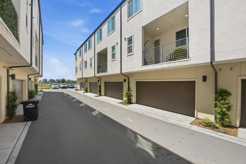https://cdn.realtyfeed.com/cdn/127/306688615/c6ca811945eaa5faa29db1851cf3dd84.webp