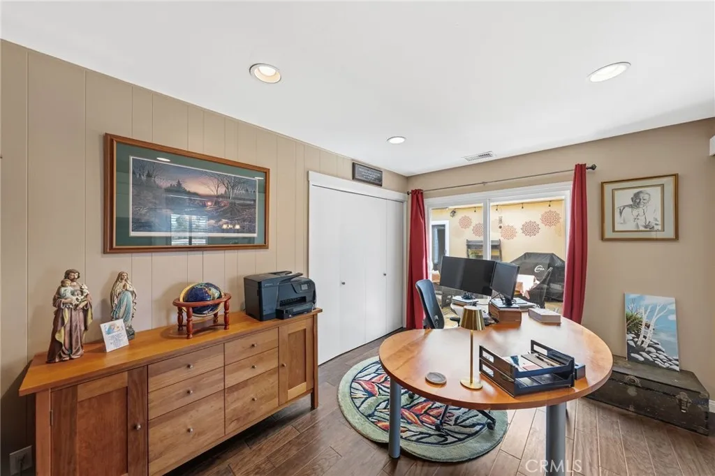 https://cdn.realtyfeed.com/cdn/127/306688629/56a4946f597809d7bdac25f3e80e5725.webp