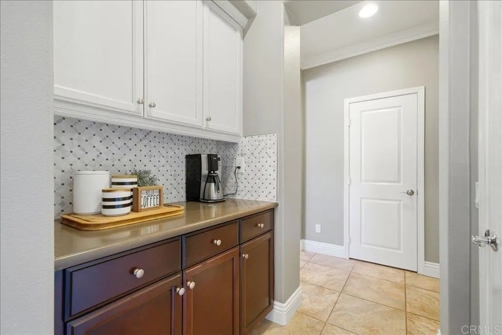 https://cdn.realtyfeed.com/cdn/127/306688639/3765f11ce5ebaeaaf14484ed808bcb39.webp
