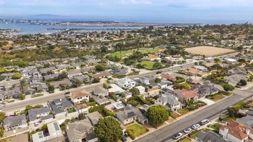 https://cdn.realtyfeed.com/cdn/127/306688643/078a0e22b9a998669759040b9919a85e.webp