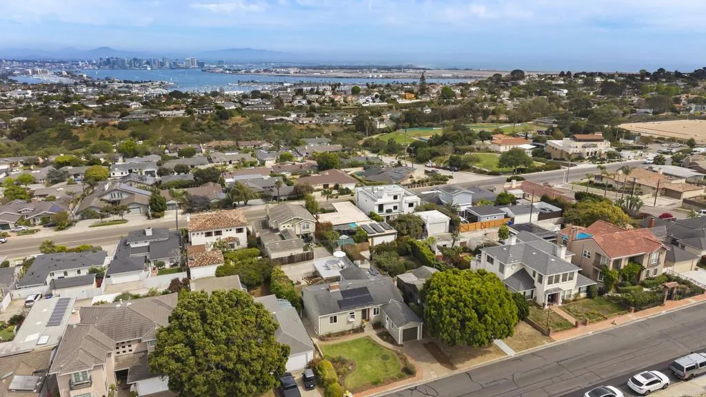 https://cdn.realtyfeed.com/cdn/127/306688643/144e3bfa2776356f864711a8b54df3b1.webp