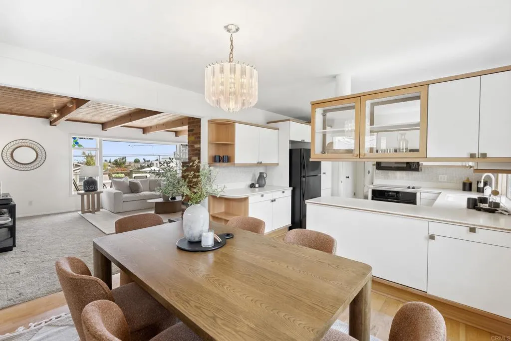 https://cdn.realtyfeed.com/cdn/127/306688643/4d3ae5392e7a1ad916996b9f7c615349.webp