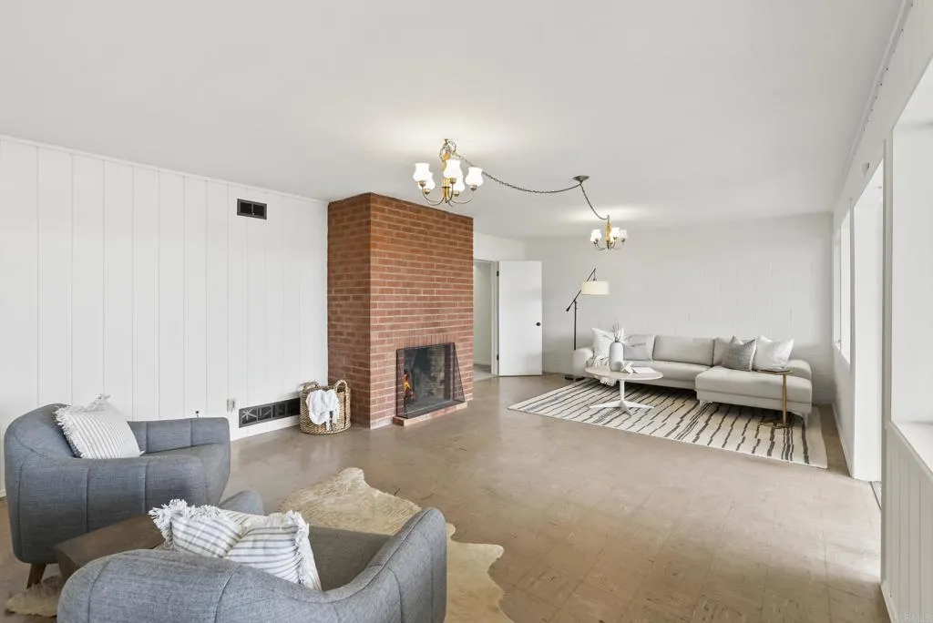 https://cdn.realtyfeed.com/cdn/127/306688643/960ef78951afac20250a33f132badf07.webp