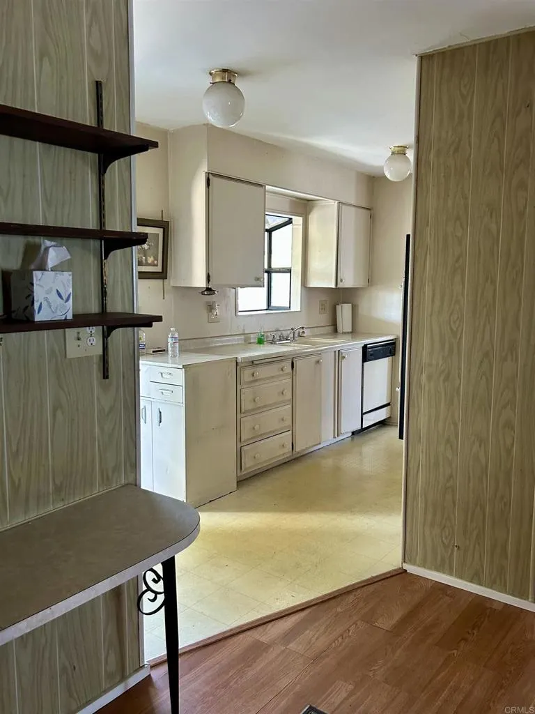 https://cdn.realtyfeed.com/cdn/127/306688824/d112421a905bdab302e428cf9412f598.webp