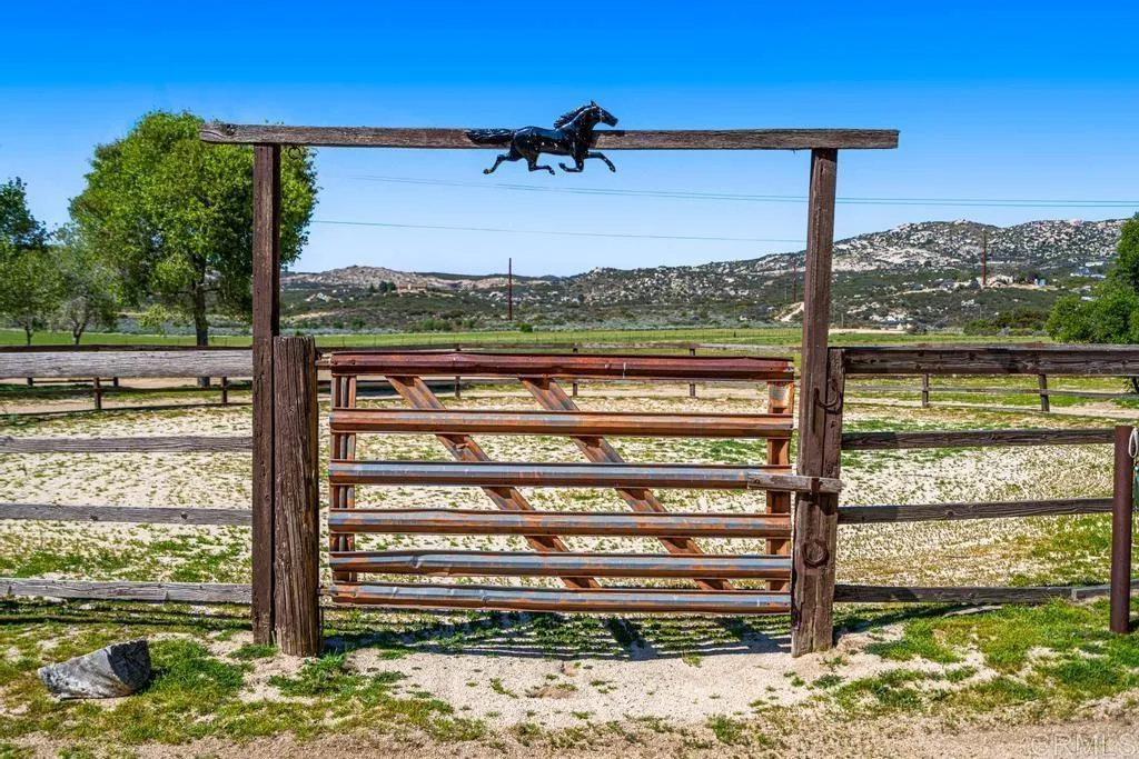 https://cdn.realtyfeed.com/cdn/127/306688849/298ace5dc5251292d33cce9e118906ee.webp