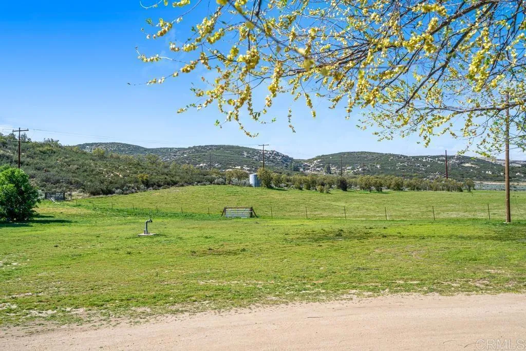https://cdn.realtyfeed.com/cdn/127/306688849/348f3df391713af549f4f2fde5d8a73a.webp