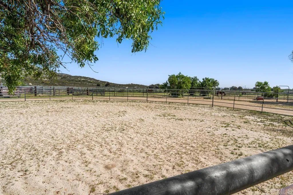 https://cdn.realtyfeed.com/cdn/127/306688849/458b551296f085abbbd1c5bc8d1ac616.webp