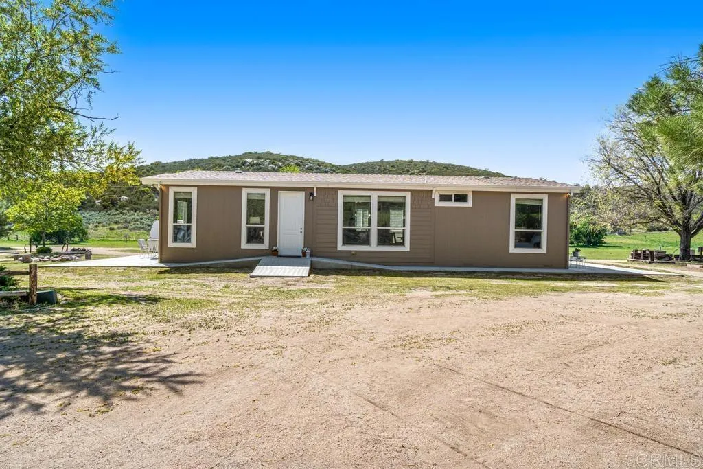 https://cdn.realtyfeed.com/cdn/127/306688849/4f3f2f5516aef83562f865719166c592.webp