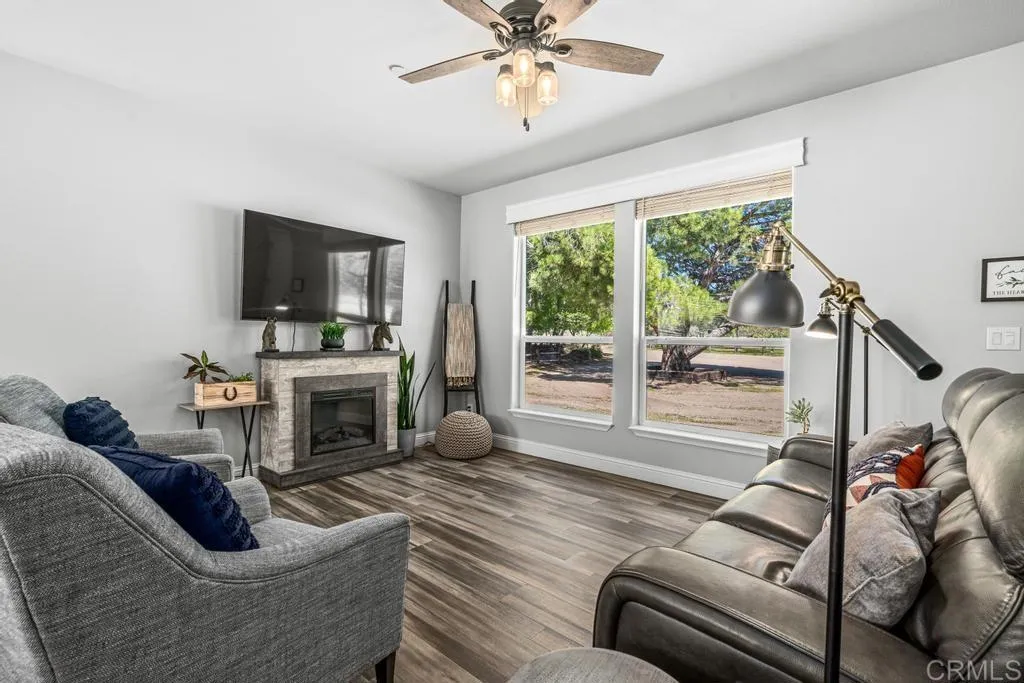 https://cdn.realtyfeed.com/cdn/127/306688849/8fcc4e38b121ce6da89925a3d0470743.webp