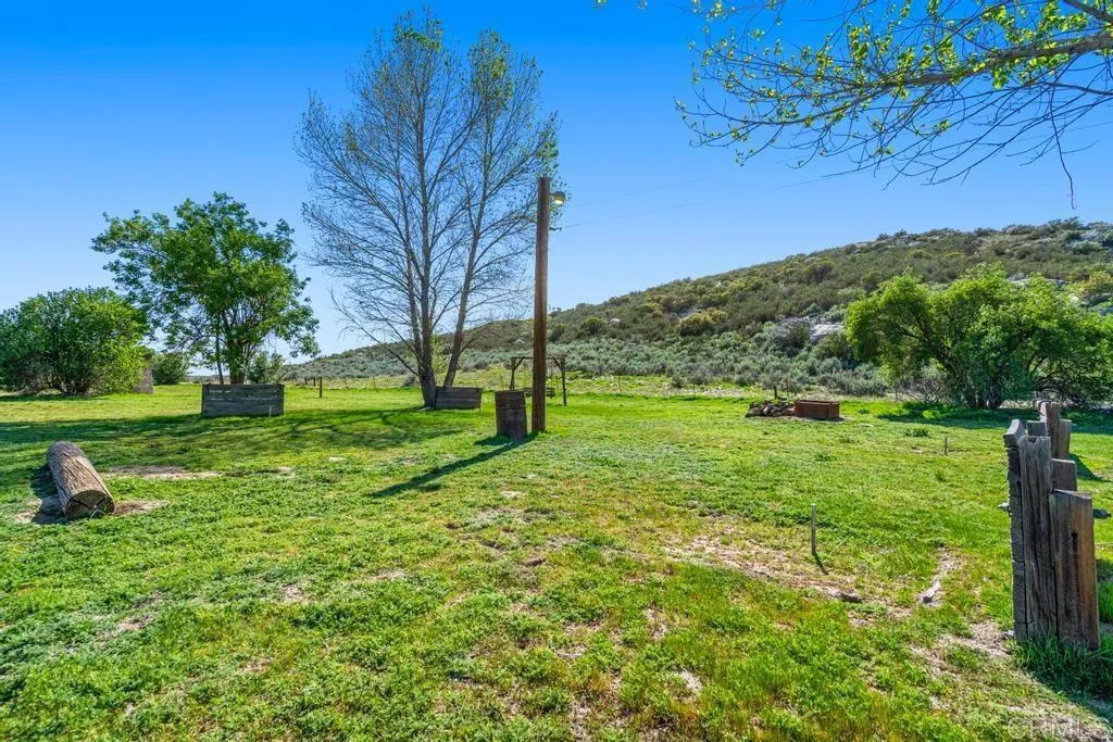 https://cdn.realtyfeed.com/cdn/127/306688849/f5b2933e7afdc5c6381139458cf7f99a.webp