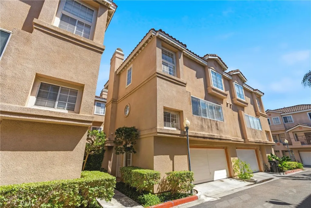 Hawthorne, CA 90250