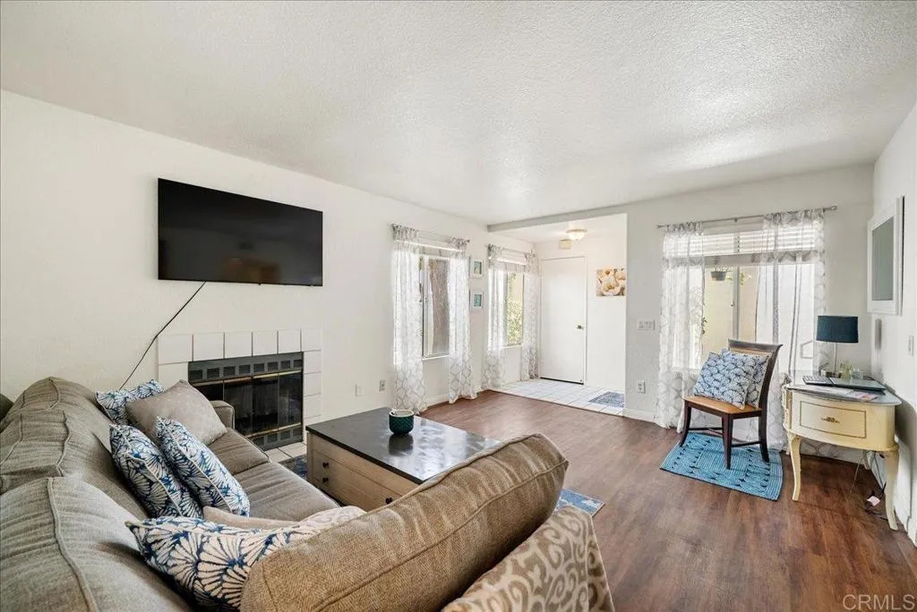https://cdn.realtyfeed.com/cdn/127/306688979/2c457e037790ecd6177ef66963b05b39.webp
