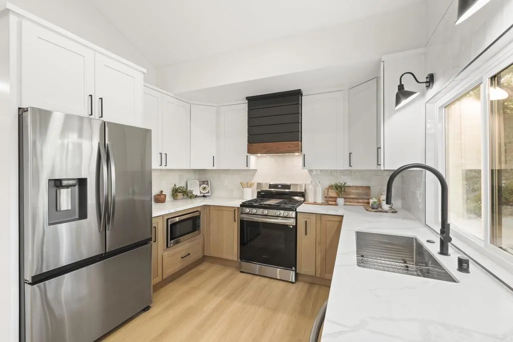 https://cdn.realtyfeed.com/cdn/127/306689015/99549ace4efc889df78f1557bc3eb026.webp