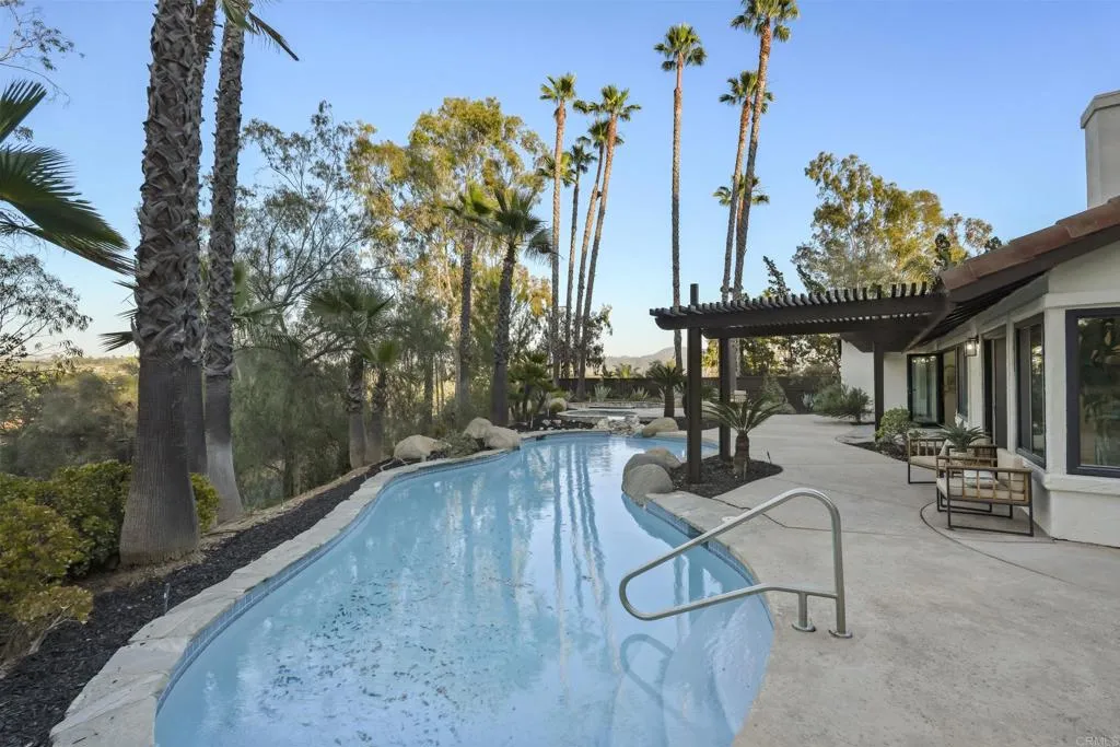 https://cdn.realtyfeed.com/cdn/127/306689015/e204059ccd723e7bd7abfd2afd32d2a9.webp