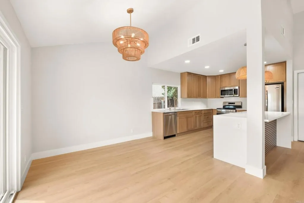 https://cdn.realtyfeed.com/cdn/127/306689105/f215f098eeb747fd6c7863edeaa65792.webp