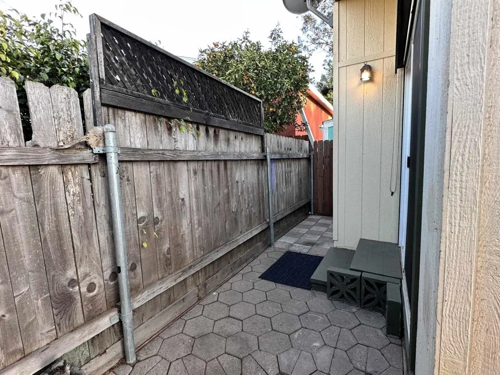 https://cdn.realtyfeed.com/cdn/127/306689166/a9e11a58eee74445a91187a077c195e3.webp