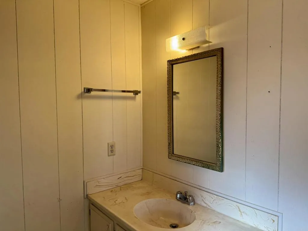 https://cdn.realtyfeed.com/cdn/127/306689240/3cb0050c76814f7d6a12df80639a8d17.webp