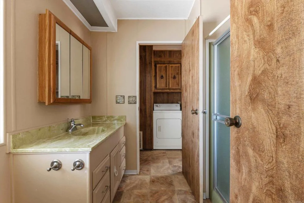 https://cdn.realtyfeed.com/cdn/127/306689376/353332fd50d361bbd1d041616a7e1d2e.webp