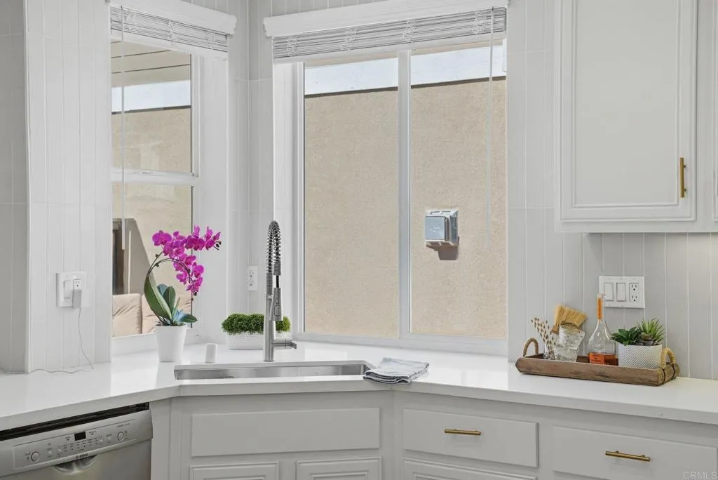 https://cdn.realtyfeed.com/cdn/127/306689405/42c643dbefcaf6245453132bc9a83751.webp