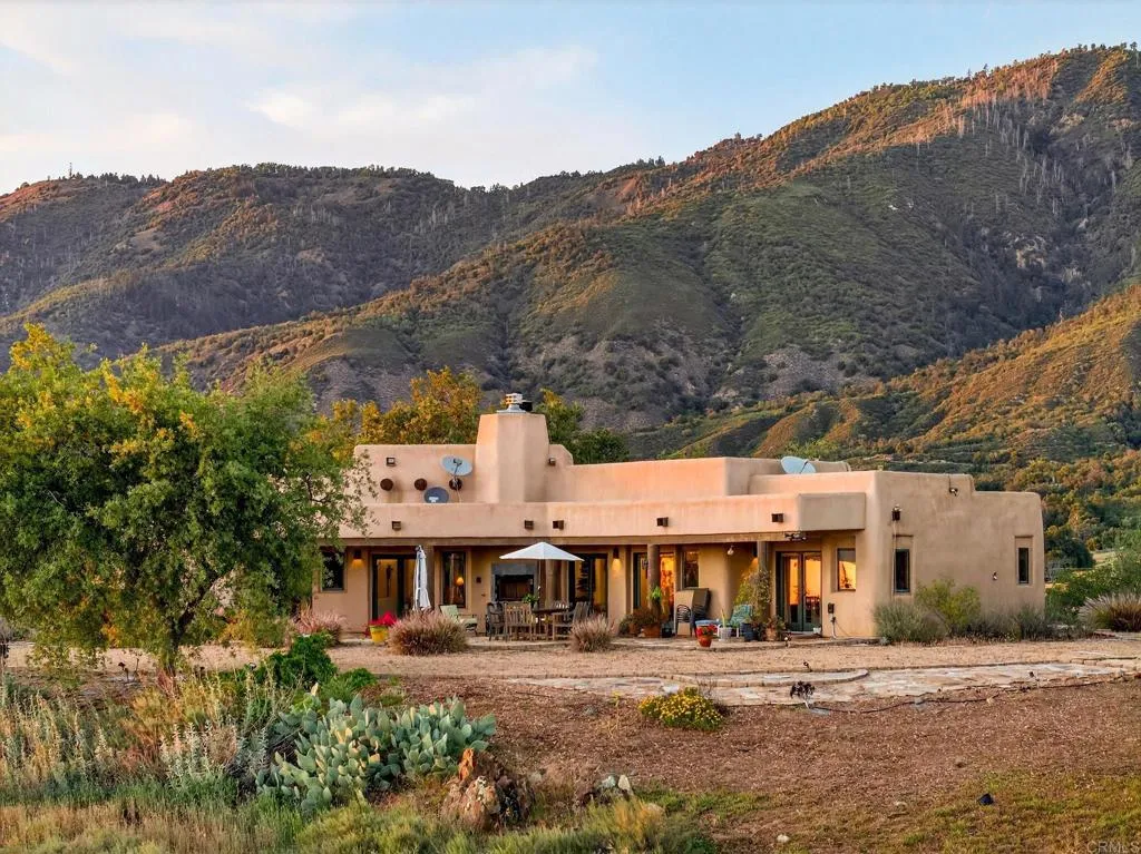 https://cdn.realtyfeed.com/cdn/127/306689408/2cbfbdcfb6af03164f43932c80730fd9.webp