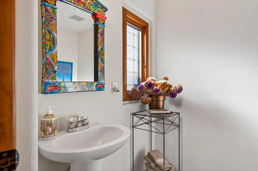 https://cdn.realtyfeed.com/cdn/127/306689408/3acc74abf77ddd253967823e59a8eb63.webp