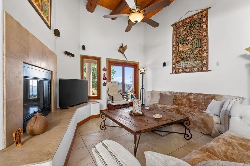 https://cdn.realtyfeed.com/cdn/127/306689408/63ce2344cf1ad0a16aaf992d85468130.webp