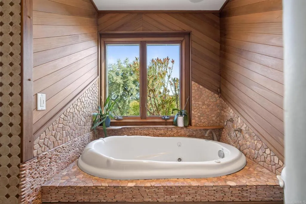 https://cdn.realtyfeed.com/cdn/127/306689408/cddf7dcc87fdce9fc55f6d5d17acbb96.webp