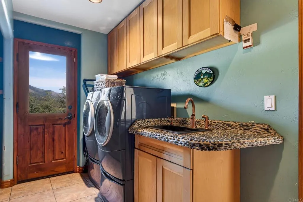 https://cdn.realtyfeed.com/cdn/127/306689408/d67d9e8167a4a1ad3081a7c713f20eab.webp