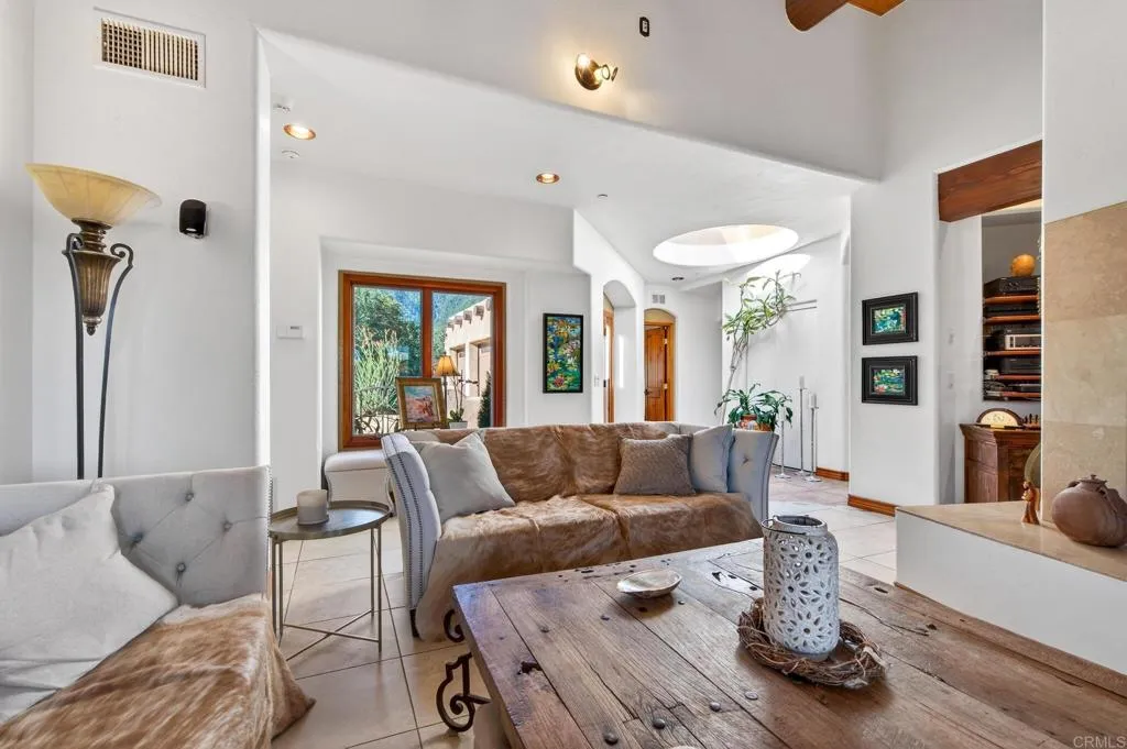 https://cdn.realtyfeed.com/cdn/127/306689408/f4bde3948ce045b5a02c053b925266c6.webp