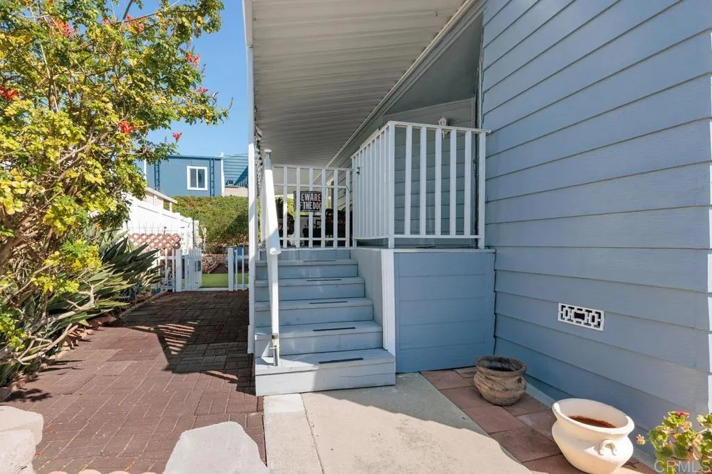 https://cdn.realtyfeed.com/cdn/127/306689565/0871bfffe6d8ad6c6b7e8069c8c4764b.webp