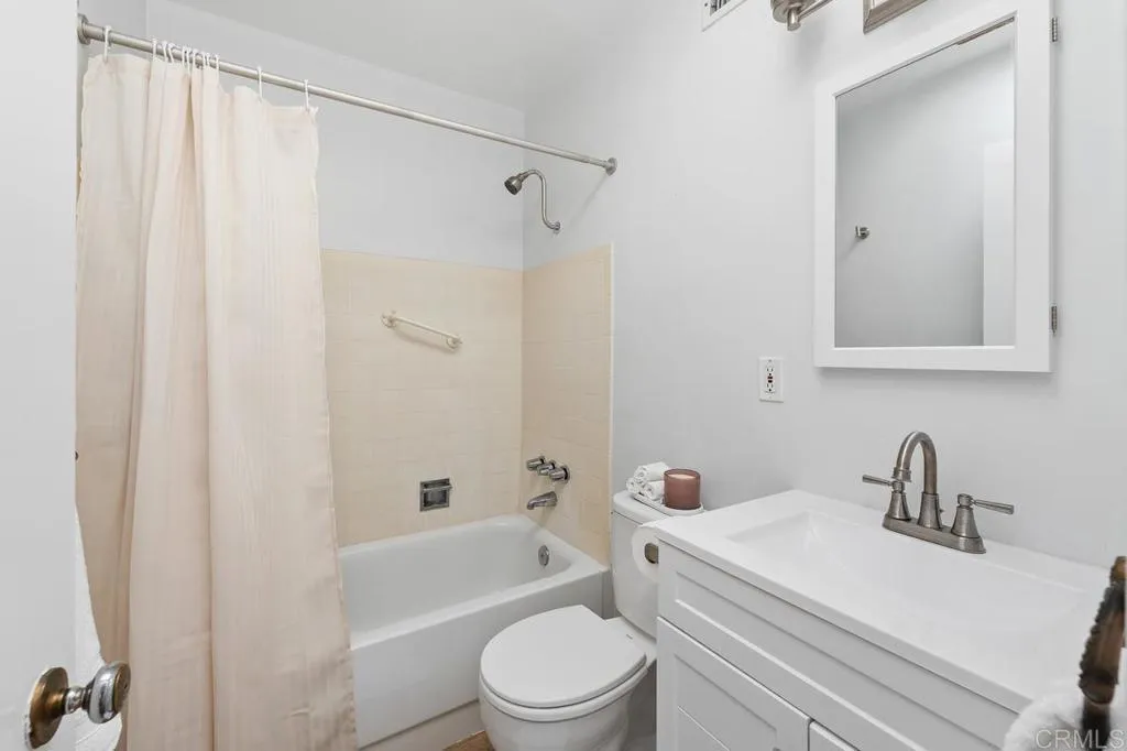 https://cdn.realtyfeed.com/cdn/127/306689665/0fe64b7443d20a4ed34be5983a117c96.webp