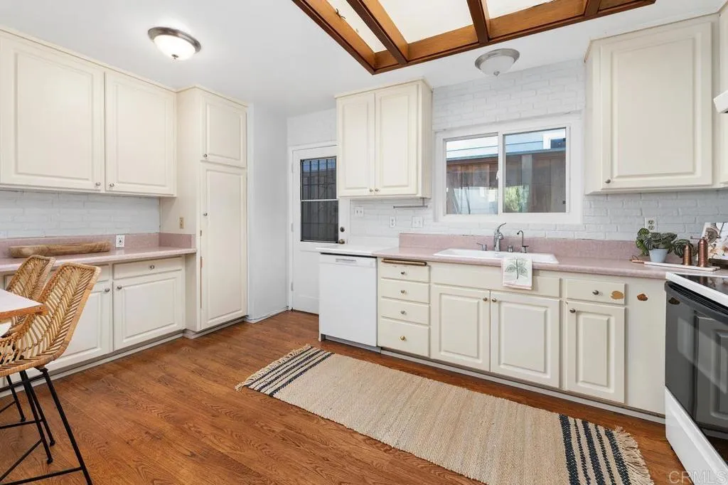 https://cdn.realtyfeed.com/cdn/127/306689665/158b75445628f9387df3eb79283025a1.webp