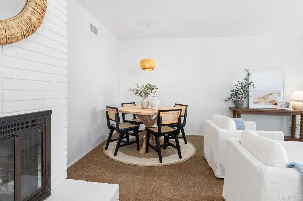 https://cdn.realtyfeed.com/cdn/127/306689665/35bcb5b549428059706f17f6a507b9d0.webp