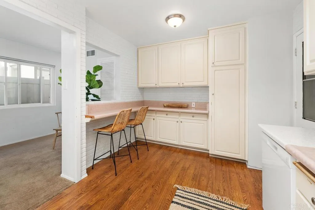 https://cdn.realtyfeed.com/cdn/127/306689665/810b453a0ca1f09162e3ee7937c16488.webp