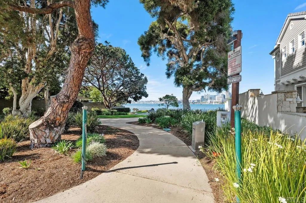 https://cdn.realtyfeed.com/cdn/127/306689665/8c3528e789535c351398bb073289c6ae.webp