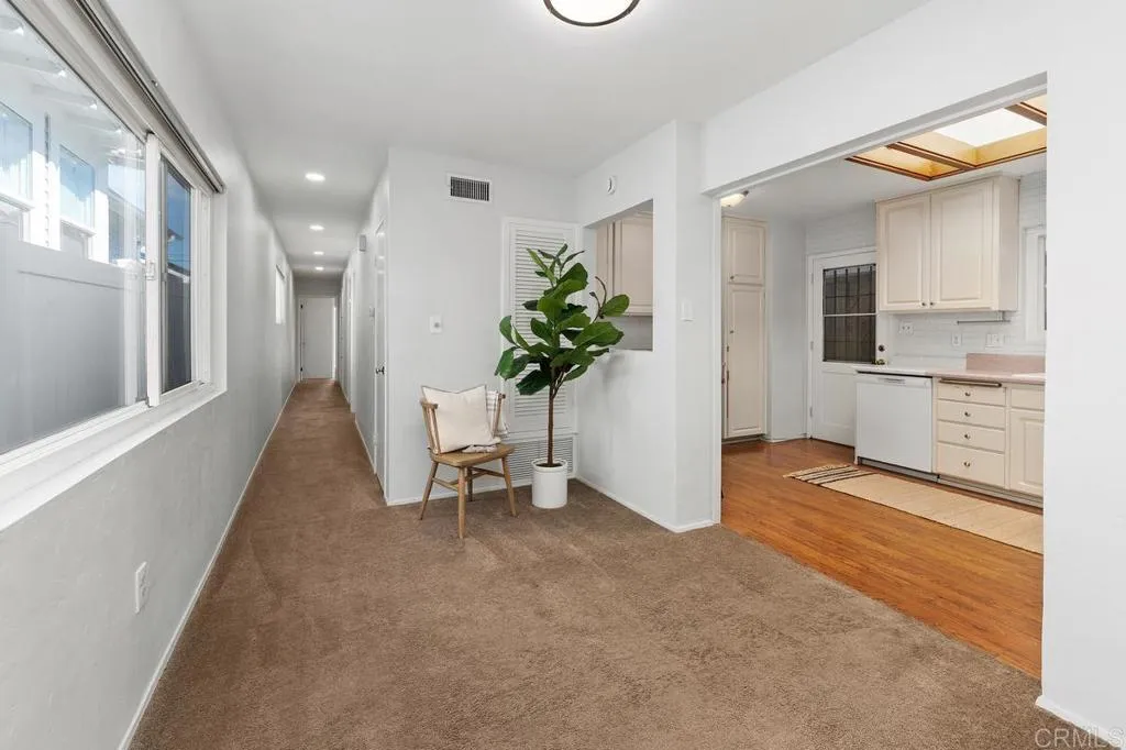 https://cdn.realtyfeed.com/cdn/127/306689665/9e70142df1a7a6eaa0d5ada188a2a76e.webp