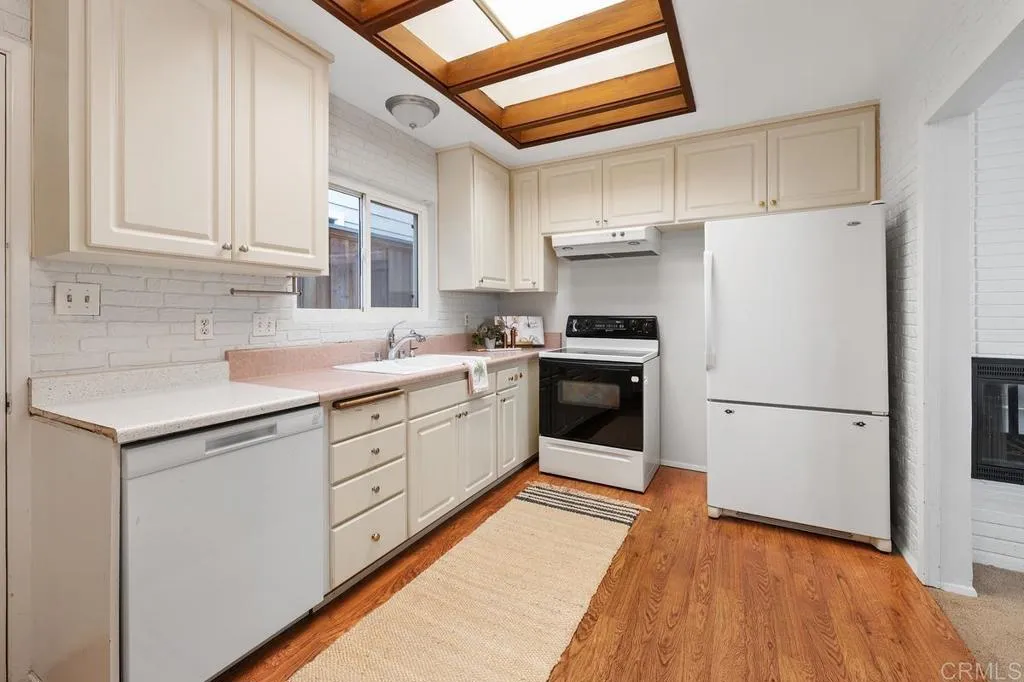 https://cdn.realtyfeed.com/cdn/127/306689665/b31686bfc411a471f858bd9364ba8cdc.webp